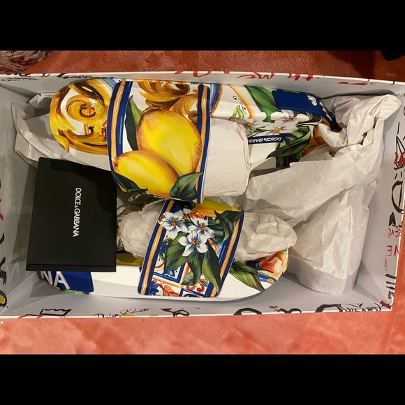 🩴rubber pool slides with signature lemon print and rubberized logo at the heel - Picture 7 of 14